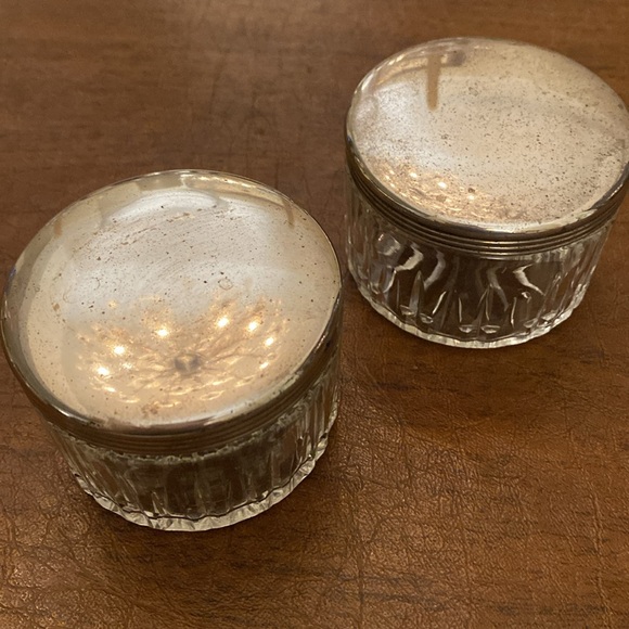 ‘1922 HH’ • Antique Pair CG Hallberg Swedish Glass Dresser Jars with Silver Lids - Picture 11 of 15